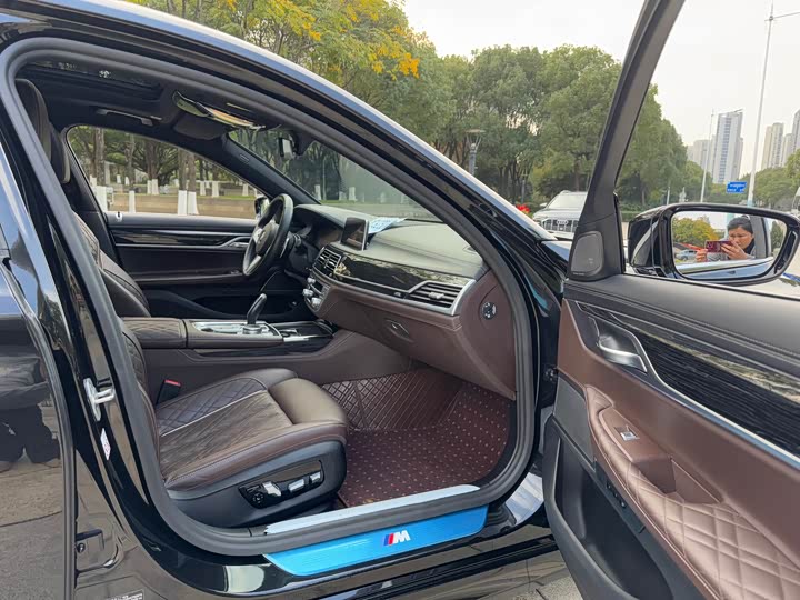 Фото 5 - BMW 7 Series