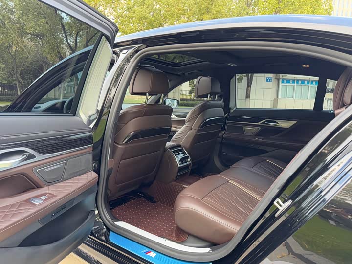 Фото 7 - BMW 7 Series