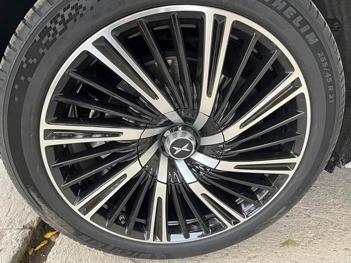 Фото 12 - XPeng G9