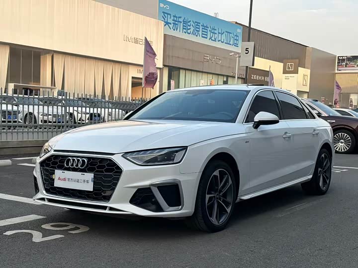 Фото 1 - Audi A4L