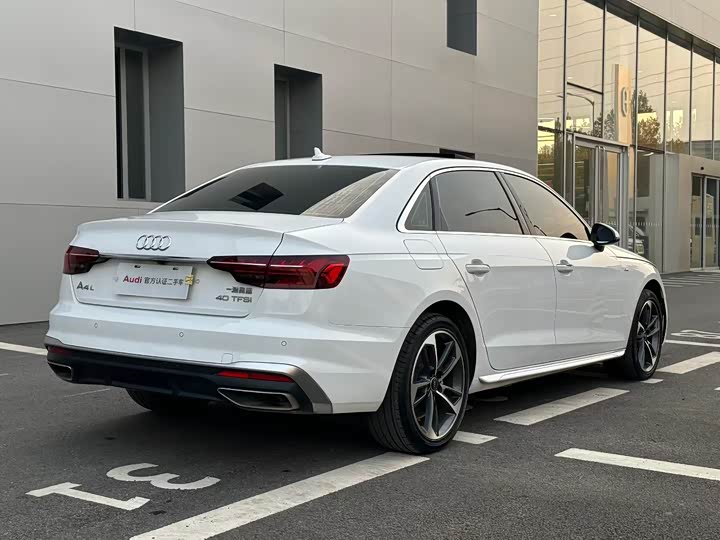 Фото 9 - Audi A4L