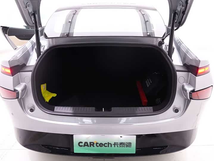 Фото 16 - XPeng P7