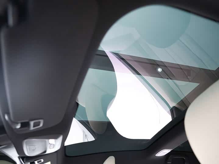 Фото 2 - XPeng P7