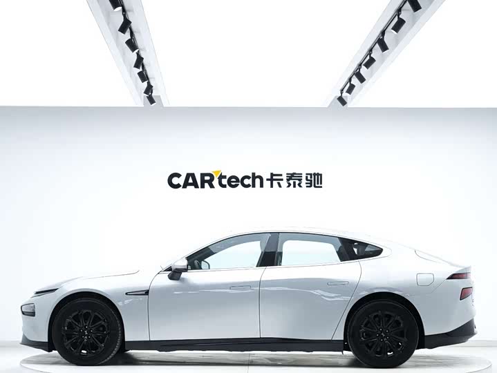 Фото 8 - XPeng P7