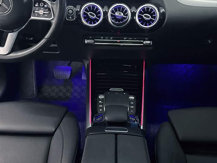 Фото 14 - Mercedes-Benz GLA-Class