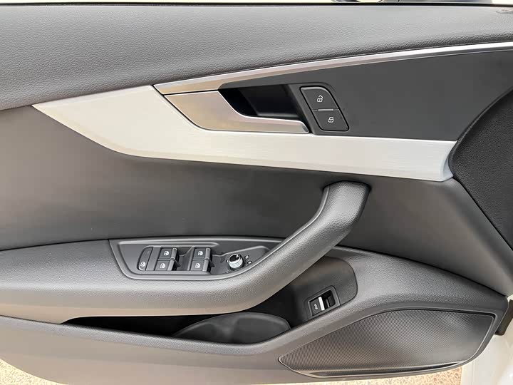 Фото 12 - Audi A4L