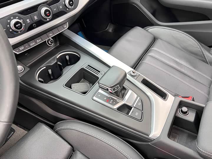 Фото 27 - Audi A4L