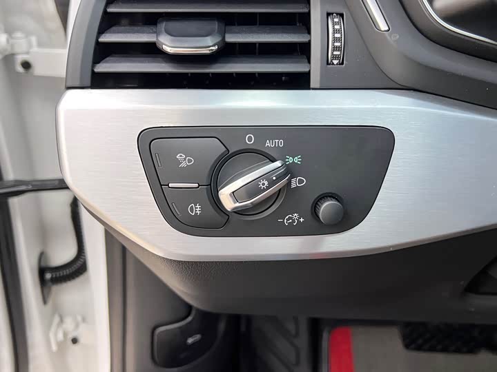 Фото 31 - Audi A4L