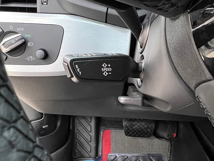 Фото 32 - Audi A4L