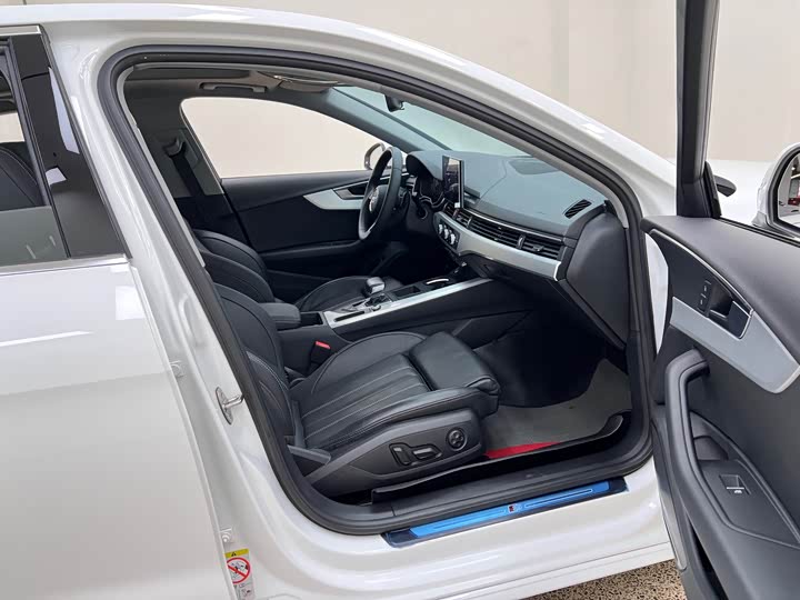 Фото 34 - Audi A4L