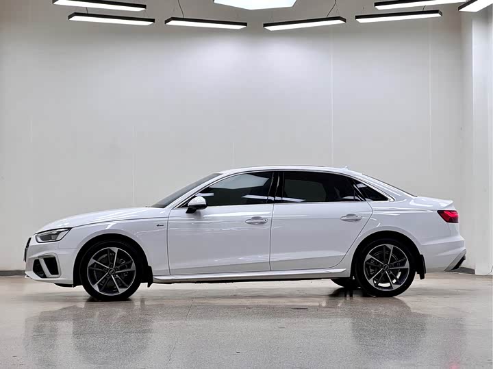 Фото 4 - Audi A4L