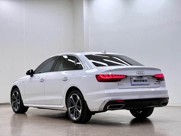 Фото 7 - Audi A4L