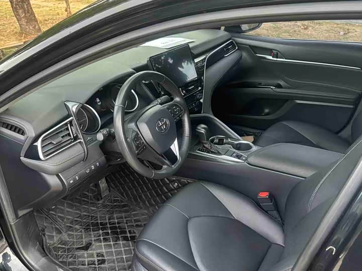 Фото 3 - Toyota Camry