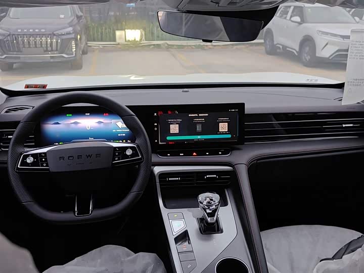 Фото 10 - Roewe RX5 Hybrid