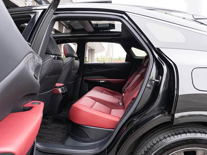 Фото 10 - Lexus RX