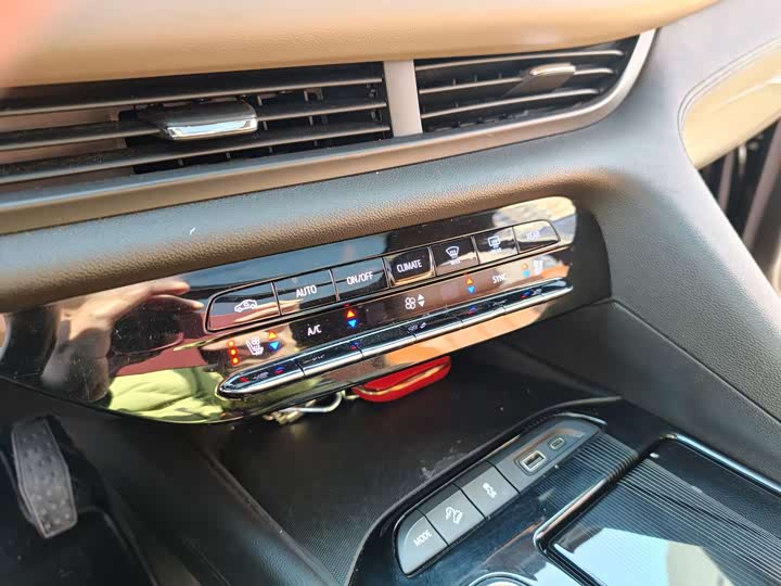 Фото 18 - Buick Enclave