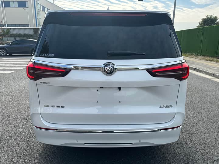 Фото 8 - Buick GL8 ES