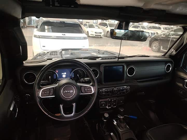 Фото 10 - Jeep Wrangler Hybrid