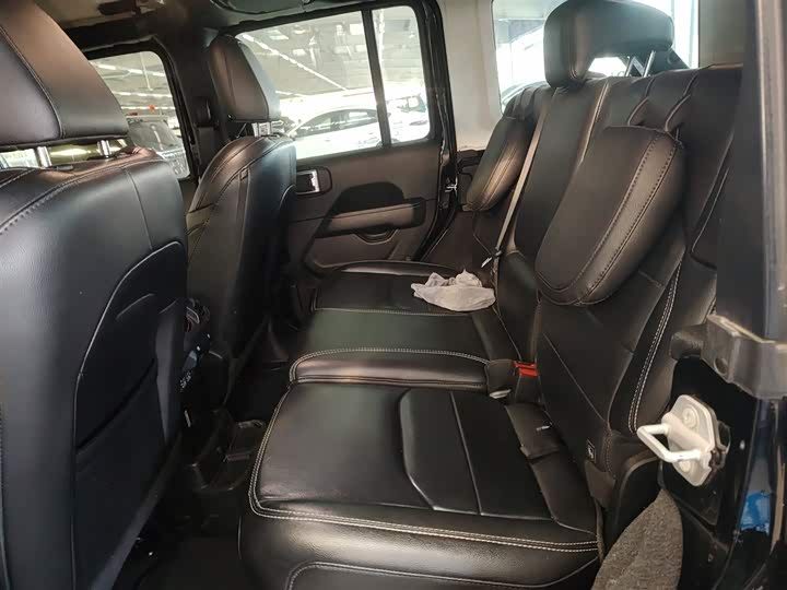 Фото 17 - Jeep Wrangler Hybrid