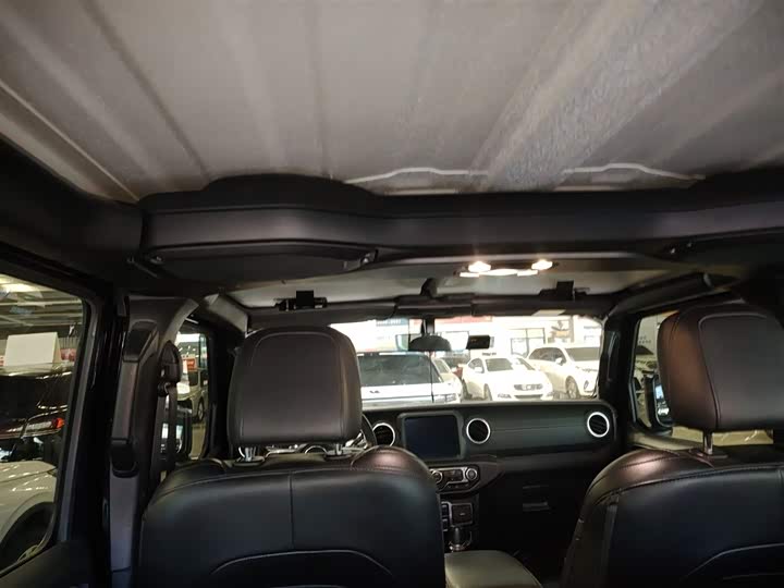 Фото 18 - Jeep Wrangler Hybrid