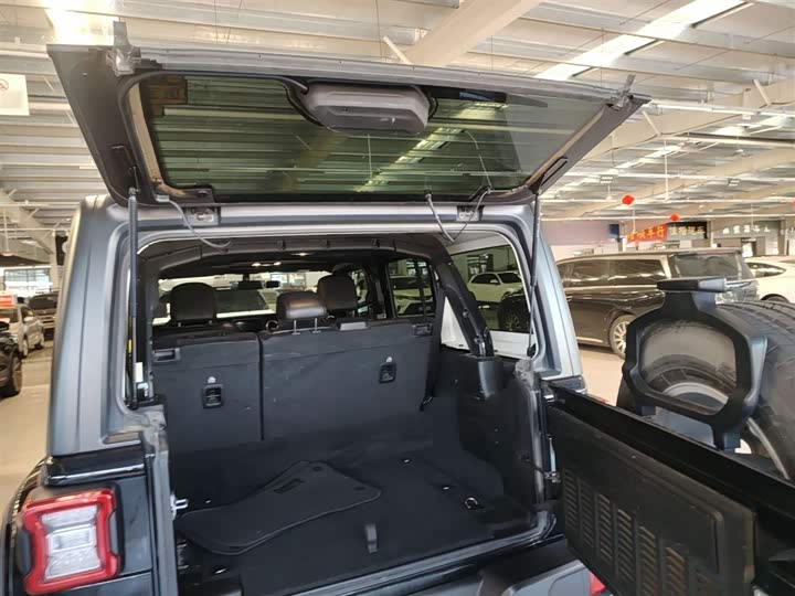 Фото 19 - Jeep Wrangler Hybrid