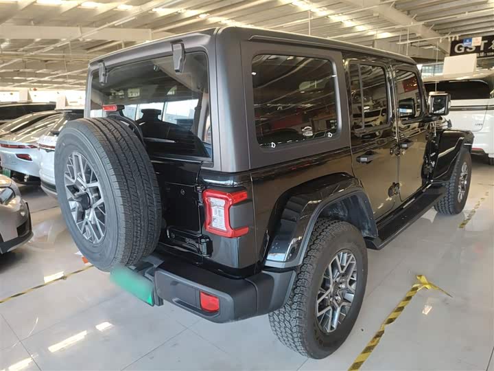 Фото 7 - Jeep Wrangler Hybrid