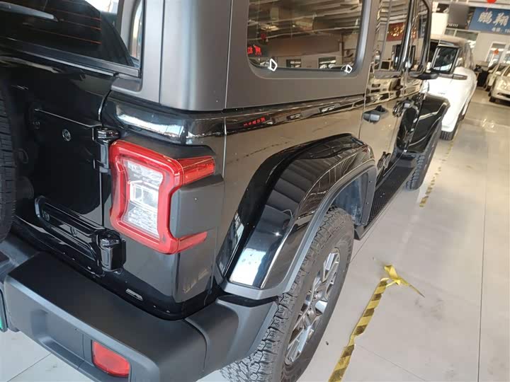 Фото 8 - Jeep Wrangler Hybrid