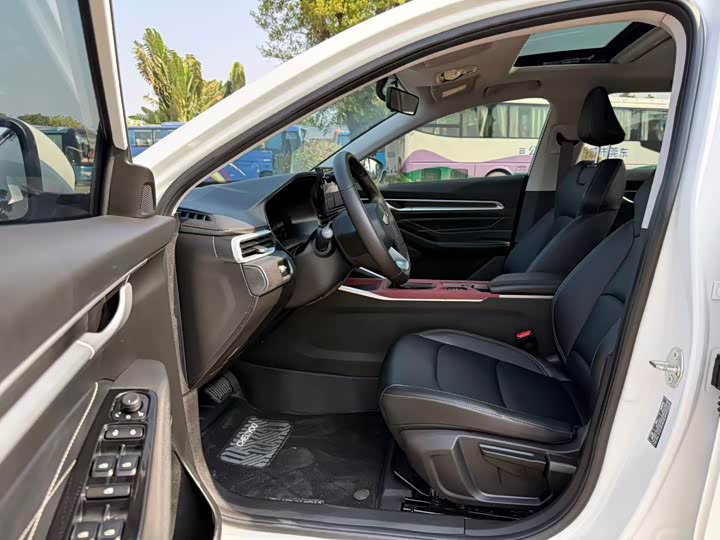 Фото 10 - Geely Emgrand