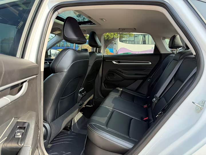 Фото 11 - Geely Emgrand