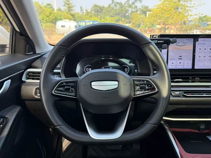 Фото 16 - Geely Emgrand