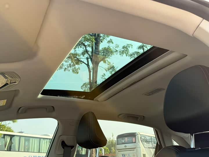 Фото 21 - Geely Emgrand