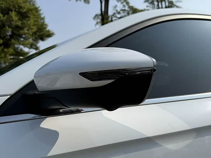 Фото 23 - Geely Emgrand