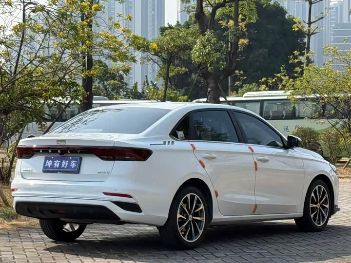 Фото 6 - Geely Emgrand