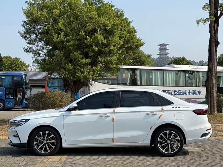 Фото 7 - Geely Emgrand