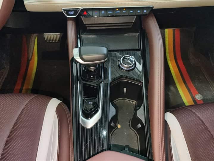 Фото 16 - Geely Monjaro