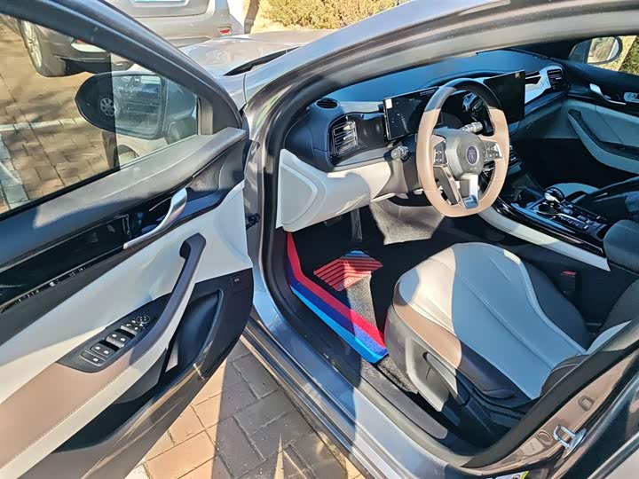 Фото 16 - BYD Qin Plus