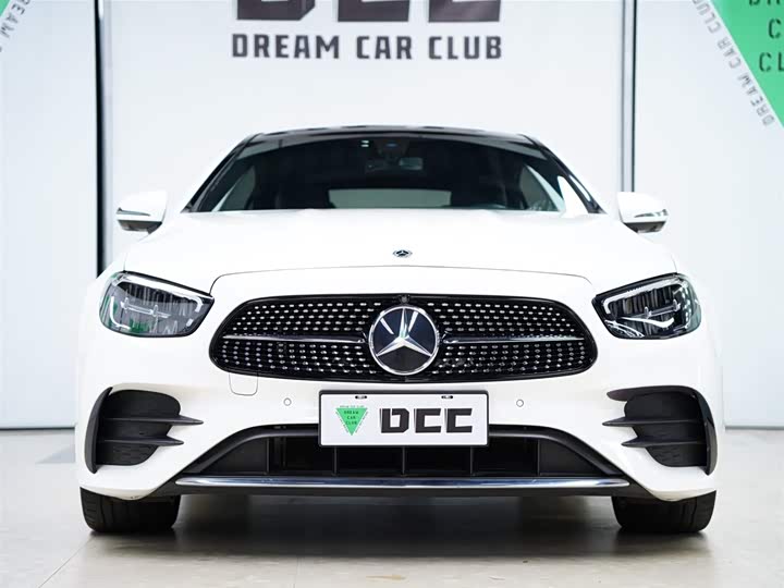 Фото 12 - Mercedes-Benz E-Class