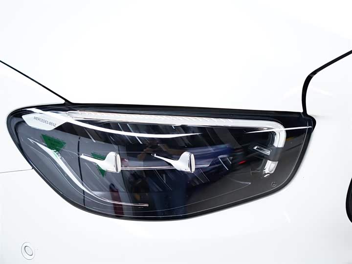 Фото 13 - Mercedes-Benz E-Class