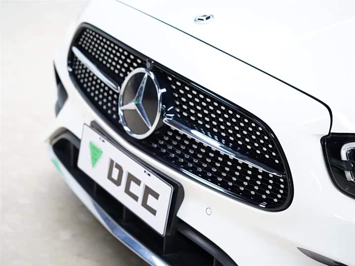 Фото 15 - Mercedes-Benz E-Class