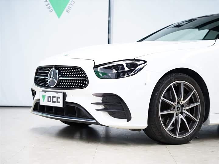 Фото 16 - Mercedes-Benz E-Class