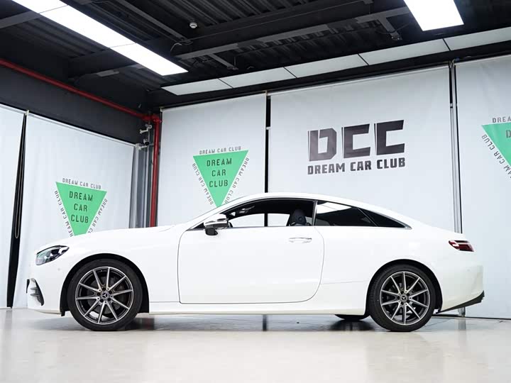 Фото 18 - Mercedes-Benz E-Class