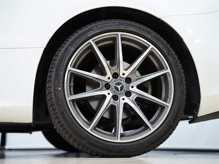 Фото 20 - Mercedes-Benz E-Class