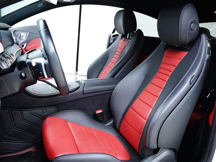 Фото 22 - Mercedes-Benz E-Class