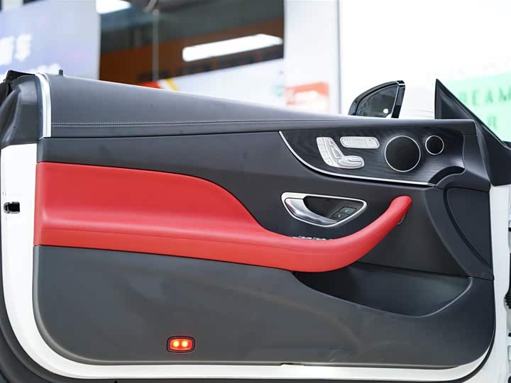 Фото 25 - Mercedes-Benz E-Class