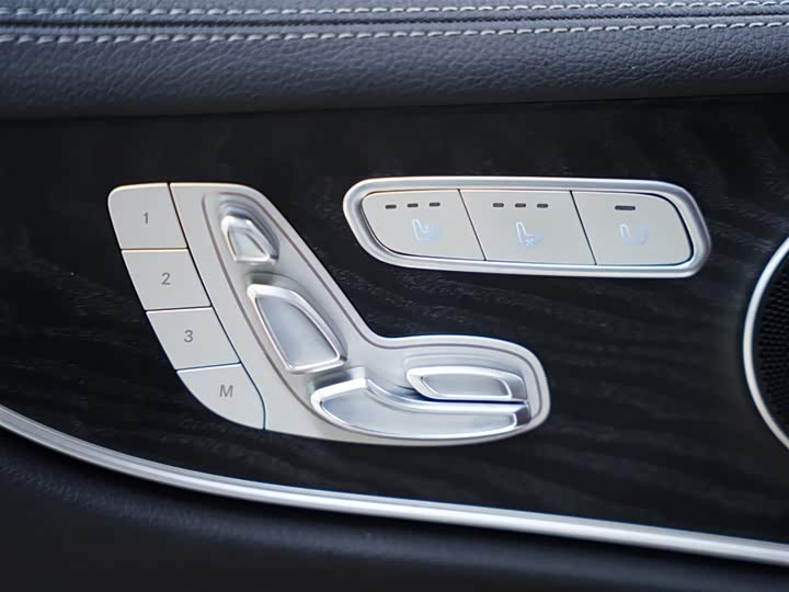 Фото 27 - Mercedes-Benz E-Class