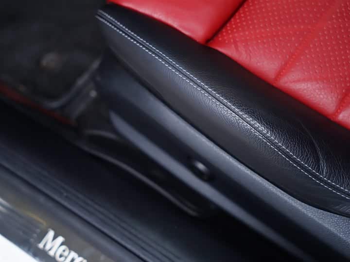 Фото 28 - Mercedes-Benz E-Class