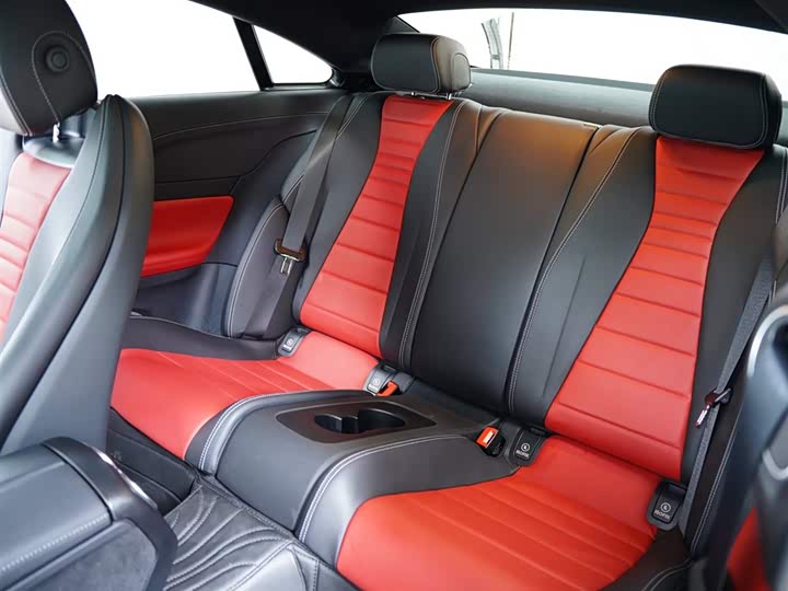 Фото 32 - Mercedes-Benz E-Class