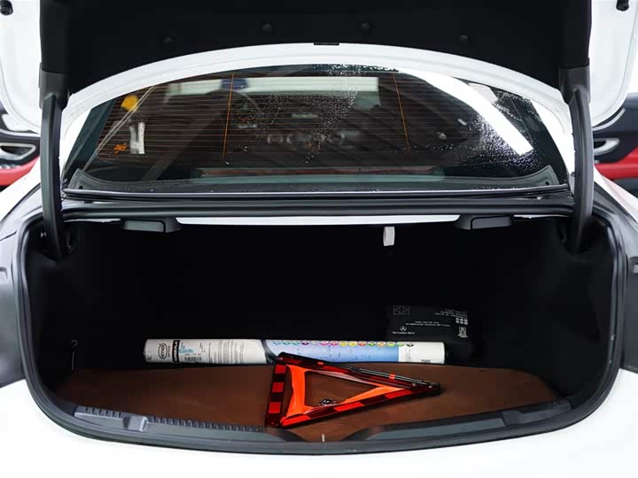 Фото 33 - Mercedes-Benz E-Class