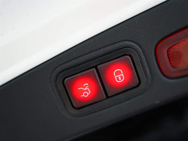 Фото 34 - Mercedes-Benz E-Class