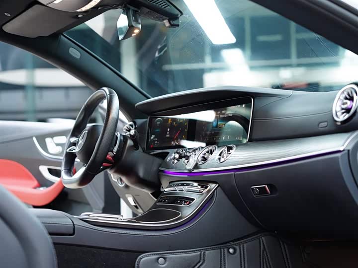 Фото 35 - Mercedes-Benz E-Class